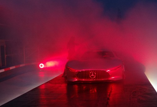 Premiere des Mercedes-Benz AMG Vision Gran Turismo als 1:1-Modell.
