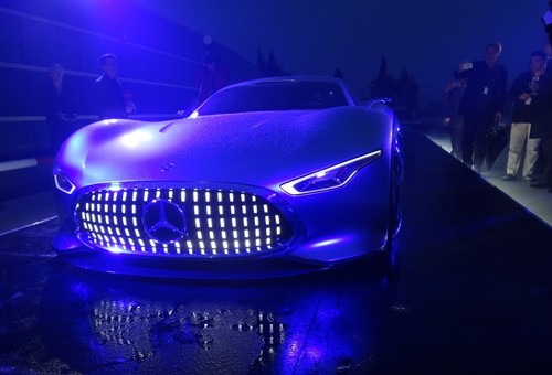 Premiere des Mercedes-Benz AMG Vision Gran Turismo als 1:1-Modell.
