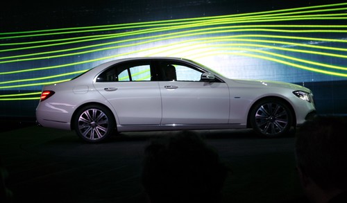 Premiere in Detroit: Mercedes-Benz E-Klasse.