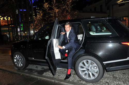 Premiere von „Cloud Atlas“: Schauspieler Stephan Luca steigt aus dem neuen Range Rover.