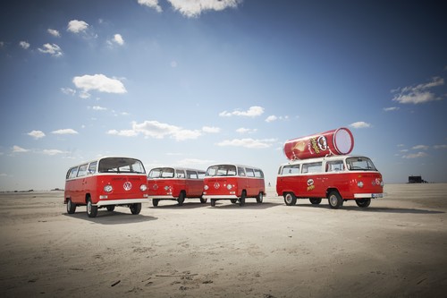 Pringles geht mit vier Volkswagen Bulli T2 auf Promotion-Tour.