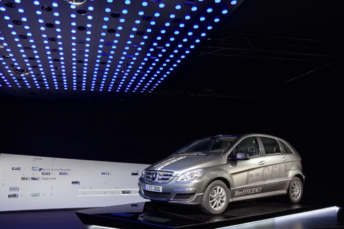 Probeaufbau für den neuen Ausstellungsraum im Mercedes-Benz-Museum.