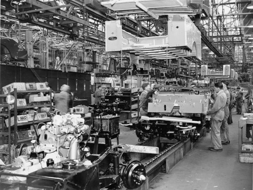 Produktion bei Land Rover in Solihull in den 1950er Jahren.