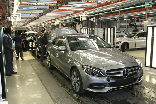 Produktion der C-Klasse im südafrikanischen Mercedes-Benz-Werk East London.