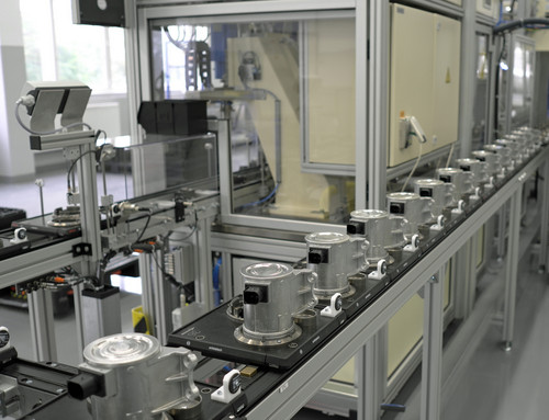Produktion der Kühlmittelpumpe CWA 400 von Pierburg im Werk in Sachsen..