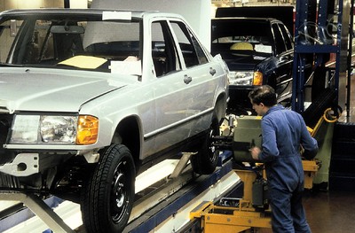 Produktion der Mercedes-Benz 190E im Werk Bremen im Jahr 1984.