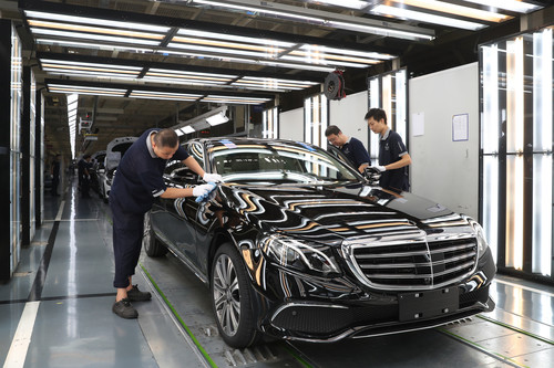 Produktion der Mercedes-Benz E-Klasse im BBAC-Werk in Peking.