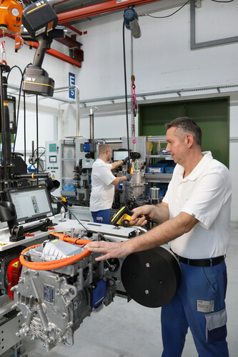 Produktion des elektrischen Zentralantriebs Cetrax lite bei ZF in Friedrichshafen.