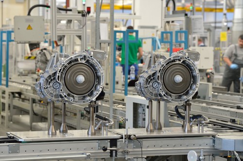 Produktion des Front-Doppelkupplungsgetriebes bei Mercedes-Benz im Werkteil Stuttgart-Hedelfingen.