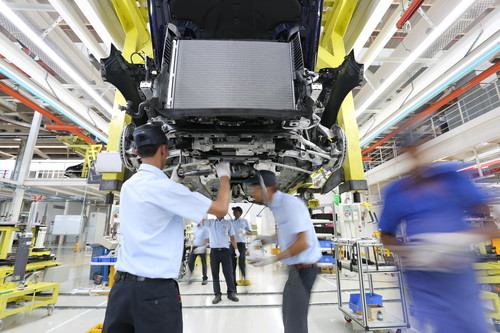 Produktion im Mercedes-Benz-Werk Chakan-Pune.