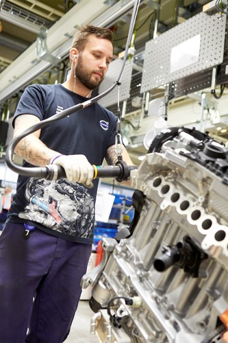 Produktion im Volvo-Motorenwerk Skövde.
