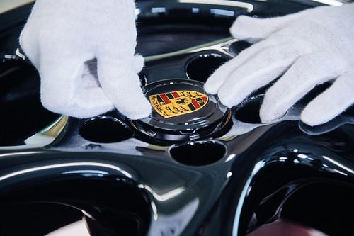 „Project Gold“: Porsche hat als Einzelstück noch einmal einen 911 Turbo (Typ 993) mit luftgekühltem Motor gebaut.