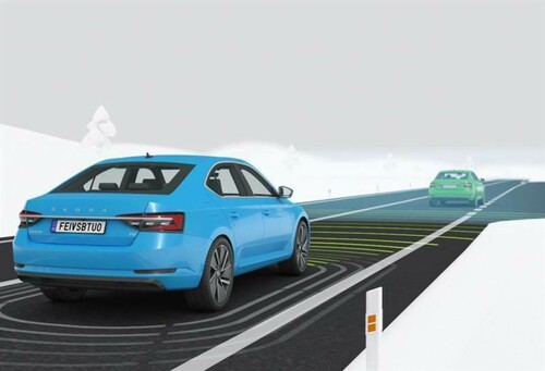 Projekt „Follow the Vehicle“: Gemeinsam mit der TU Ostrava arbeitet Skoda mit zwei Superb iV an Technologien für automatisierte Kolonnenfahrten.