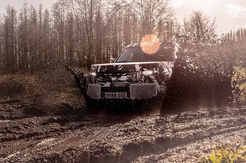 Prototyp des Land Rover Defender auf Erprobungsfahrt.