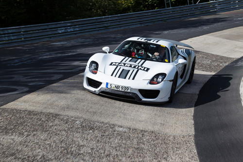 Prototyp des Porsche 918 Spyder auf der Nordschleife des Nürburgrings.