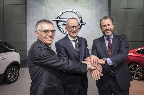 PSA Group CEO Carlos Tavares, Opel CEO Dr. Karl-Thomas Neumann, GM President Dan Ammann in Genf (von links).