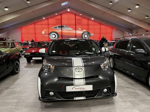 Public Opening in der Toyota Collection im Zeichen des Motorsports: Toyota iQ Cup Car.