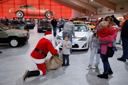Public Opening in der Toyota Collection in Köln zu Weihnachten.