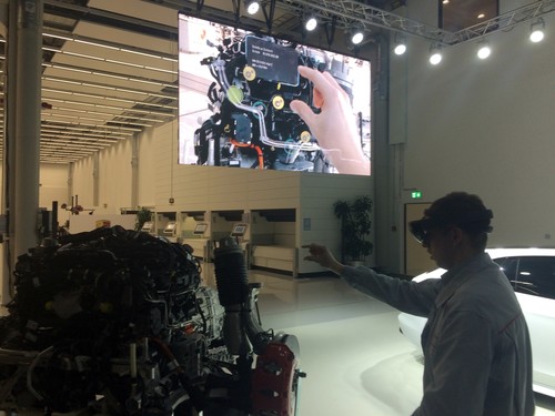 Qualitätsmanagement im Porsche-Werk Leipzig mit  Augmented-Reality-Brille.