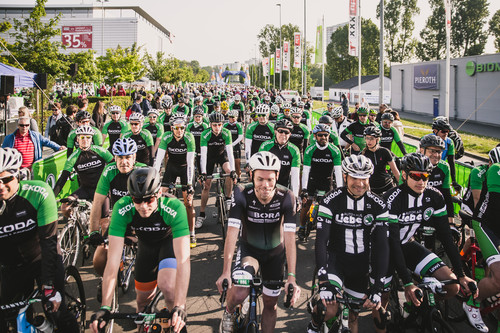 Radrundfahrt Eschborn-Frankfurt für jedermann: An der Skoda-Velotour nehmen bis zu 5500 Hobby-Radsportler teil, rund 150 davon fahren im Veloteam der Marke.