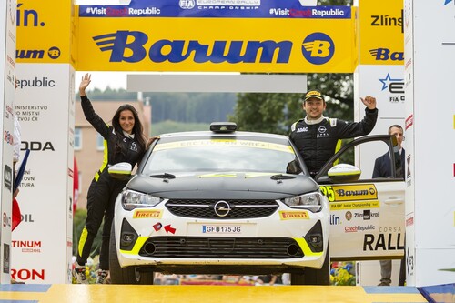 Rallye-Junior-Europameister 2022: Laurent Pellier und Beifahrerin Marine Pelamourgues mit ihrem Opel Corsa Rally4.