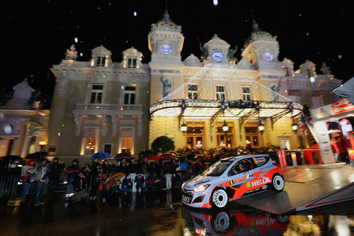 Rallye Monte Carlo: Dani Sordo beim Startmit seinem Hyundai i20 WRC.