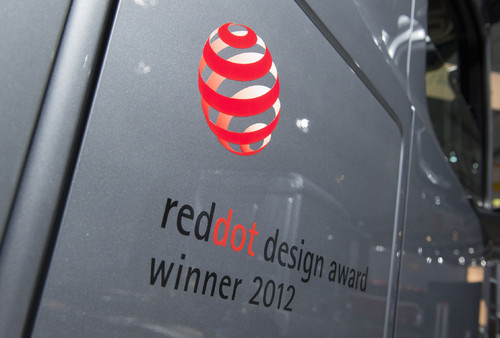"red dot design award 2012" für den Mercedes-Benz Actros.