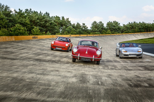 Reifentest für Porsche-Klassiker (von links) 911 Carrera G-Modell, 356 und Boxster der ersten Generation.