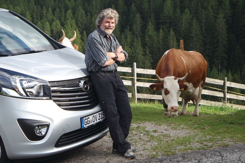 Reinhold Messner und Opel Vivaro.
