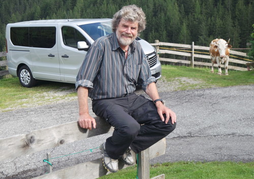 Reinhold Messner und Opel Vivaro.