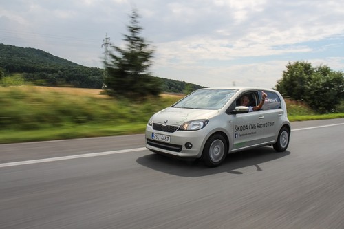 Rekordversuch: Gerhard Plattner will mit einem Škoda Citigo CNG und 100 Euro Tankgeld 2700 Kilometer weit kommen.