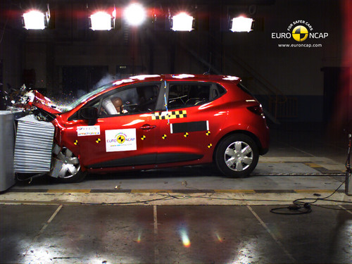 Renault Clio im EuroNCAP-Crashtest.