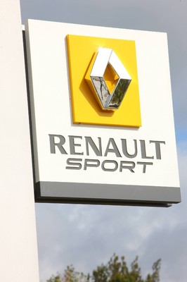 Renault richtet für die Sport-Modelle besondere Händlerstützpunkte ein.