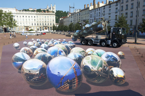 Renault Trucks - Größtes 3D-Streetart-Kunstwerk der Welt auf dem Place Bellecour in Lyon.