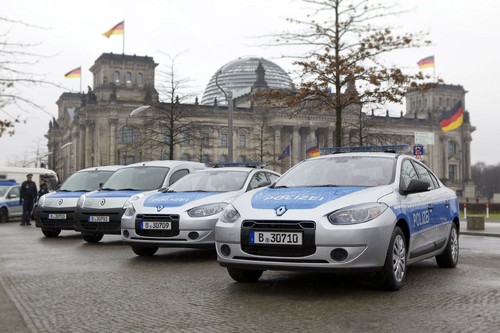 Renault übergab der Berliner Polizei je zwei Fluence Z.E. und Kangoo Z.E..