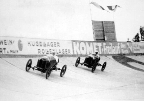 Rennen auf der Opel-Bahn in den 1920er-Jahren.