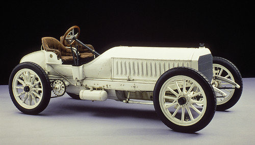 Rennwagen Mercedes 120 PS, konstruiert von Wilhelm Maybach und 1906 fertiggestellt. Das Fahrzeug gehört heute zur Sammlung des Mercedes-Benz-Museums.