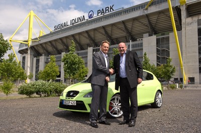 Rolf Dielenschneider, Geschäftsführer von Seat Deutschland, und  Hans-Joachim Watzke, Vorsitzender der BVB-Geschäftsführung.