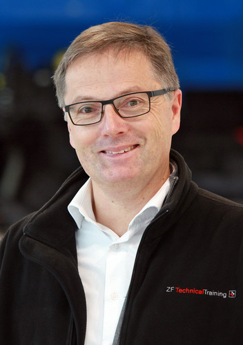 Rolf Hildebrand, der Verantwortliche für das Hochvolt-Schulungsprogramm bei ZF Aftermarket.
