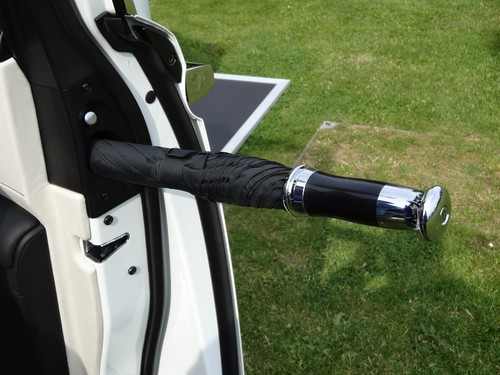 Rolls-Royce Ghost II: Der Regenschirm in der Fahrertür.