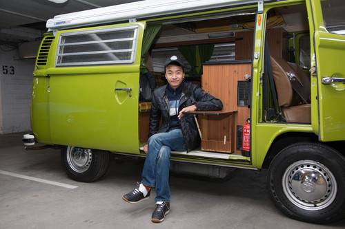 Rügenclassics 2015: Hao Luo im VW T 2 Campingbus.