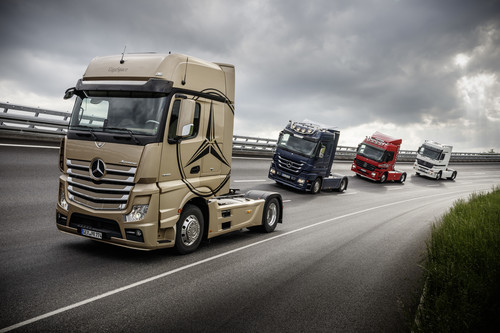 Rund 940 000 Nutzfahrzeuge sind mit einem Leasing-, Finanzierungs- oder Mietvertrag von Daimler Financial Services unterwegs. 