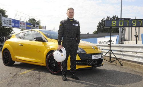 Rundenrekord auf der Nordschleife mit dem Renault Mégange R.S. Trophy, gefahren vom Renault Sport-Entwicklungsfahrer Laurent Hurgon. 