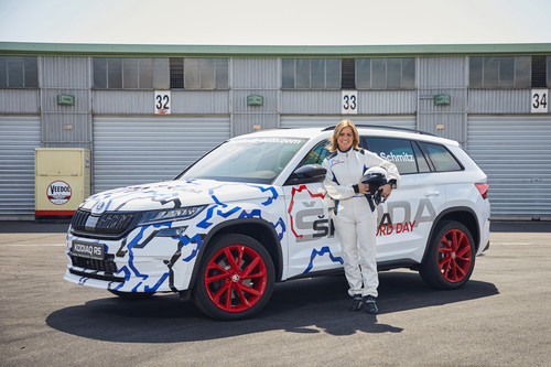 Sabine Schmitz stellte mit dem Skoda Kodiaq RS einen Rundenrekord für siebensitzige SUV auf dem Nürburgring auf.