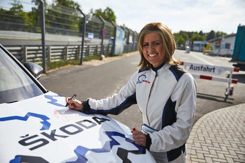 Sabine Schmitz stellte mit dem Skoda Kodiaq RS einen Rundenrekord für siebensitzige SUV auf dem Nürburgring auf.