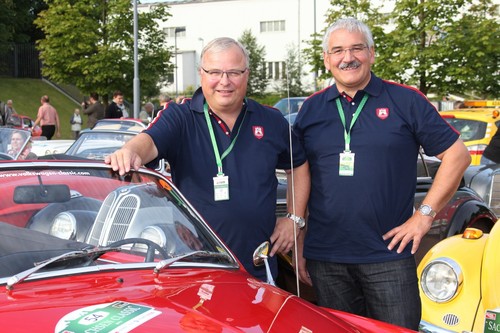 Sachsen Classic 2013: Volkswagen Markenvorstand Hubert Waltl (links) und Wendelin Göbel, der Generalsekretär von Martin Winterkorn.