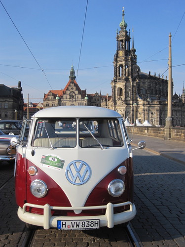 Sachsen Classic 2015: VW T1 vor der Dresdner Schlosskirche.