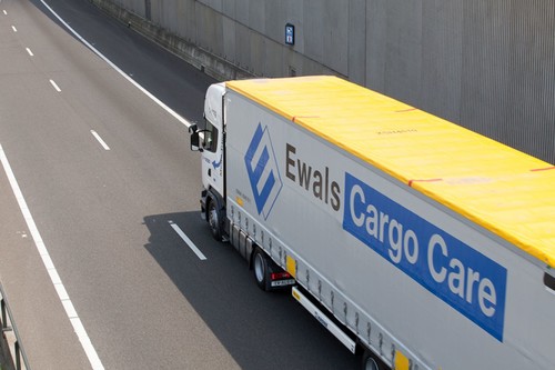 Sattelauflieger von Ewals Cargo Care.