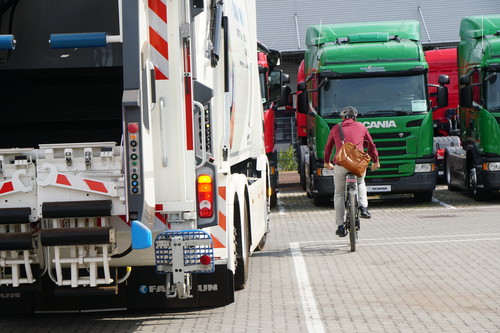 Scania bietet einen Abbiegeassistenten als Nachrüstlösung an.

