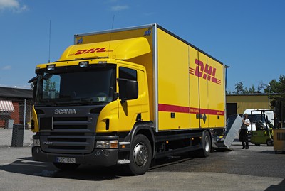 Scania hat mit dem Logistikunternehmen DHL einen europaweiten Rahmenvertrag zur Lieferung von Lkw abgeschlossen. 